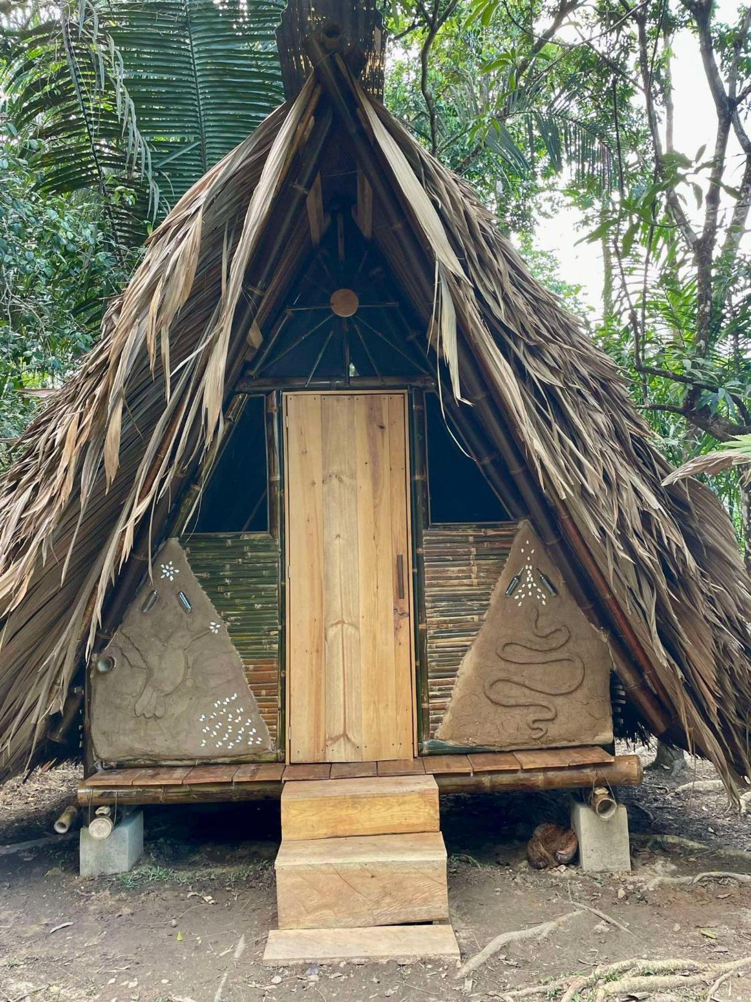 Coco Bamboo Camp * Livingston